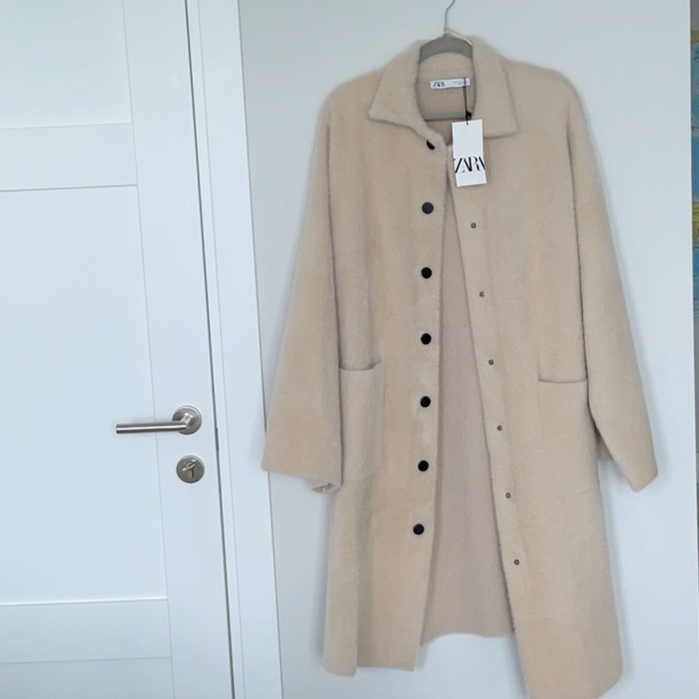 NWT beautiful beige cream Zara coat size M.